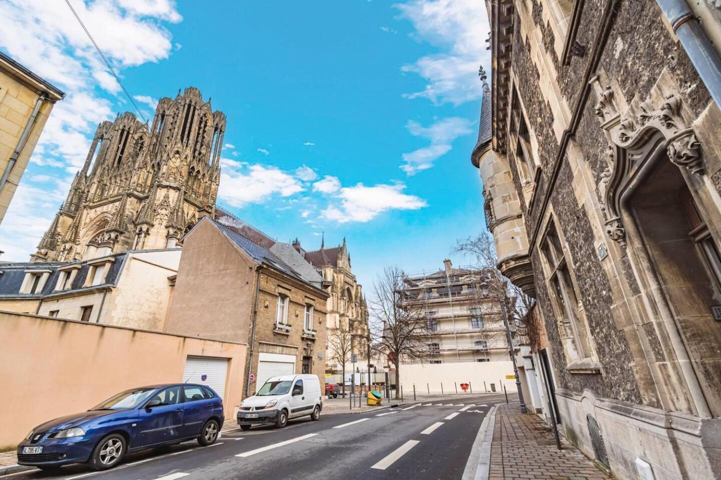 Pink, Appartement En Plein Coeur De Reims Exterior foto